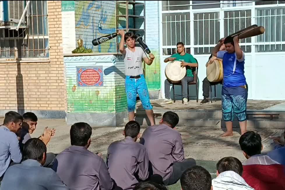 المپیاد ورزشی درون مدرسه‌ای با نمایش منش پهلوانی