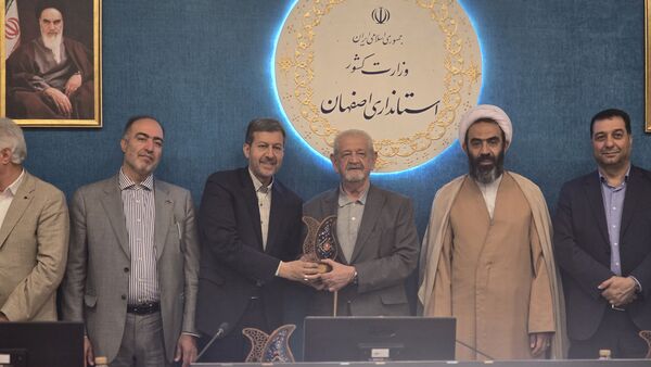 آیین رونمایی از پوستر بیست‌وهفتمین جشنواره خیرین مدرسه‌ساز استان اصفهان