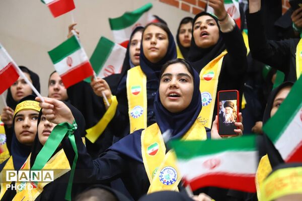 همایش سوگواری ۱۵۰۰ نفری دانش‌آموزی «باید برخاست» در آذربایجان شرقی