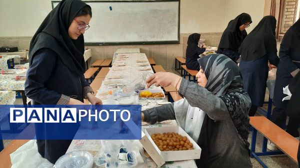 ضیافت افطاری در دبیرستان هیات امنایی فیض کاشانی