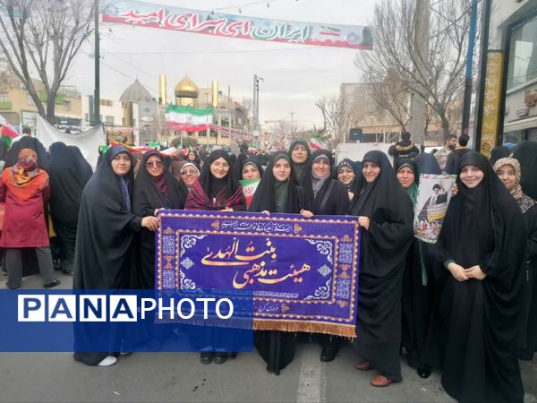 حضور پرشور مردم سلحشور فردیس در راهپیمایی ۲۲ بهمن