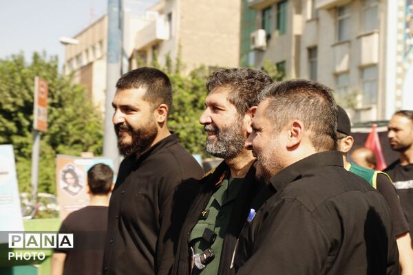 طنین «یا حسین» در مسیر دلدادگی؛ حضور پرشور جاماندگان اربعین در تهران