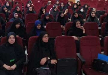  توجه به فضای مجازی در دنیای امروز  بر زندگی نوجوانان، به‌ویژه دختران، نقش حیاتی دارد