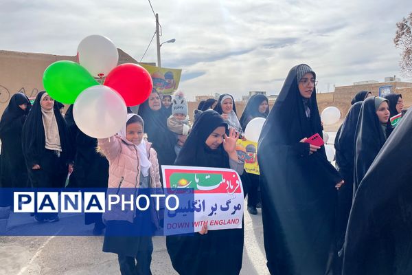 حماسه حضور مردم شهر سورمق در راهپیمایی ۲۲ بهمن