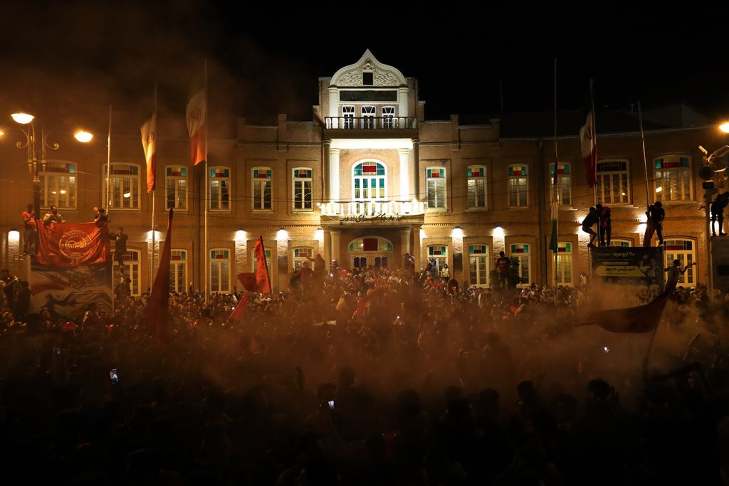 شادی مردم ارومیه از قهرمانی تیم فوتبال تراکتور