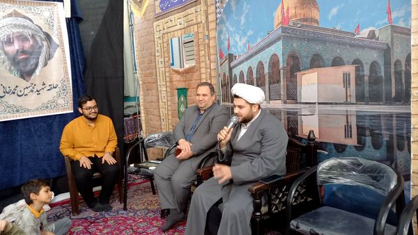 بازدید مسئولان منطقه ۱۰ از دانش‌آموزان معتکف