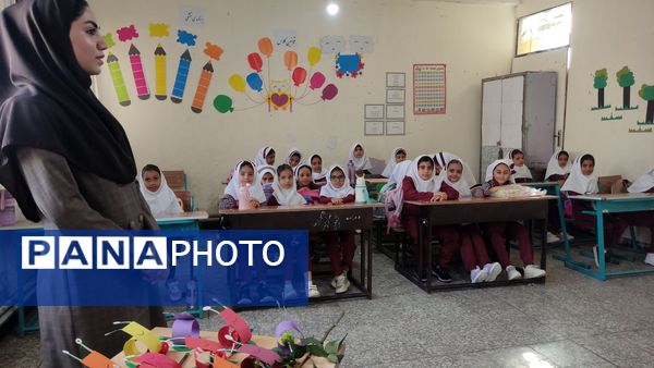 زنگ مهر در مدرسه استقلال نواخته شد