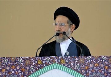 امام خمینی (ره) نماد سیاست‌ورزی انقلابی و تحول‌آفرین هستند