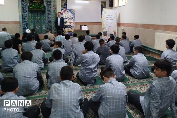 نواخته شدن زنگ بندگی در یک مهر در دبیرستان شهیدان پودینه و شریعتی
