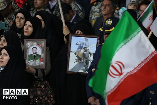 ارتشیان جان فدا، در میدان صحنه ها کنار مردم