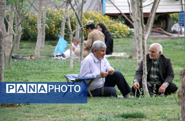 جلوه هایی از دورهمی روز طبیعت در بوستان‌های قم