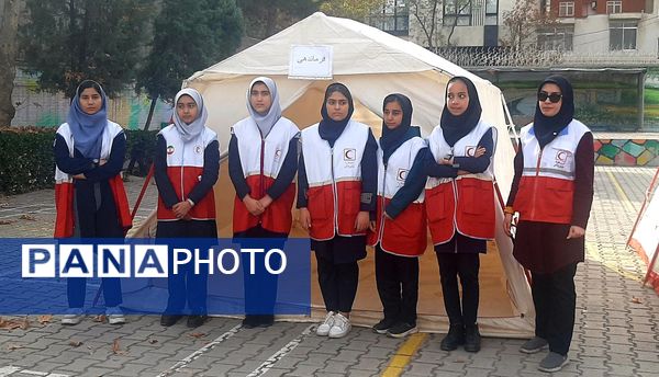 مانور زلزله در دبیرستان شاهد شهید حمامی ناحیه۶ مشهد