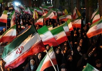 نجواهای خیابان در گوش وطن