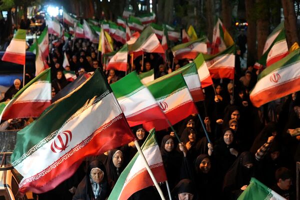 نجواهای خیابان در گوش وطن