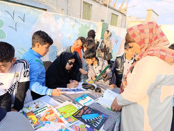 برگزاری نمایشگاه کتاب در دبستان معلم دو آشخانه 