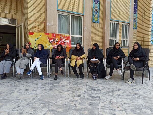 تجلیل از معلم و دختر ایرانی در بهار کرامت 