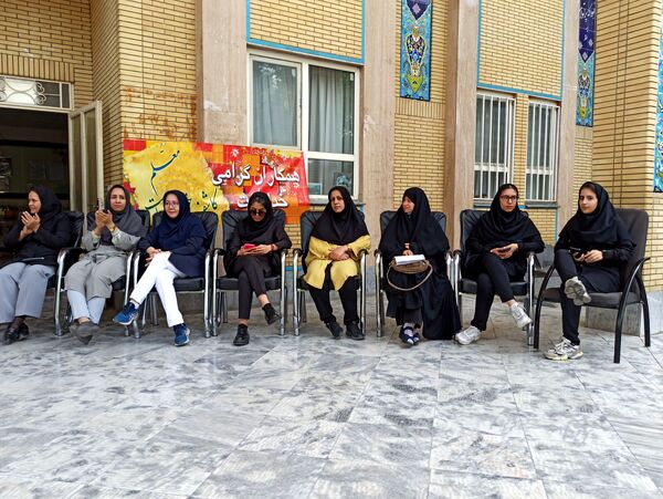 تجلیل از معلم و دختر ایرانی در بهار کرامت 