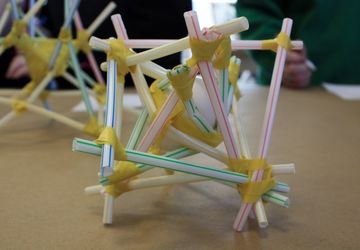 رقابت خلاقیت و علم در «چالش نجات تخم‌مرغ» پژوهش‌سرای ناحیه ۳ تبریز