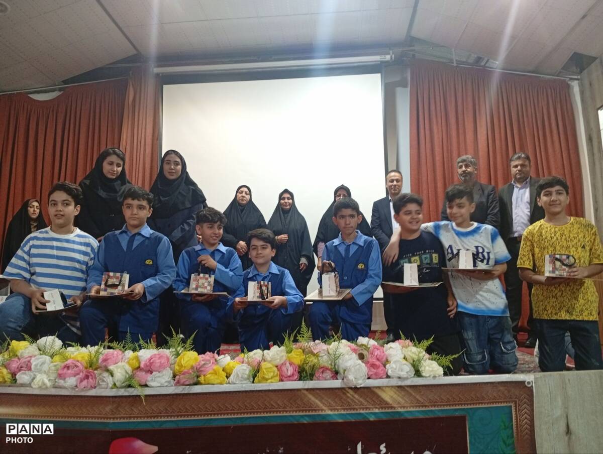 تجلیل از تئاتر دانش‌آموزی  و خبرنگاران پانا در کانون شهید مطهری شهرستان ساوجبلاغ 
