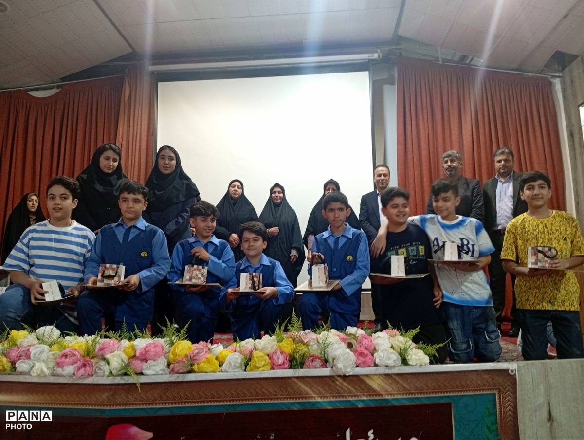 تجلیل از تئاتر دانش‌آموزی  و خبرنگاران پانا در کانون شهید مطهری شهرستان ساوجبلاغ 