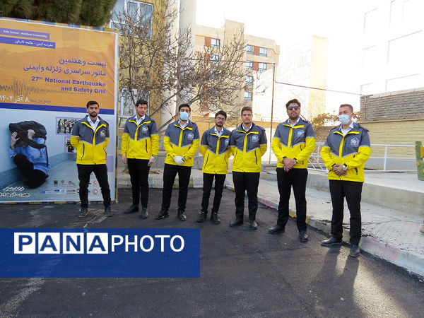 برگزاری مانور زلزله در هنرستان محمودیه شهرستان بجنورد 