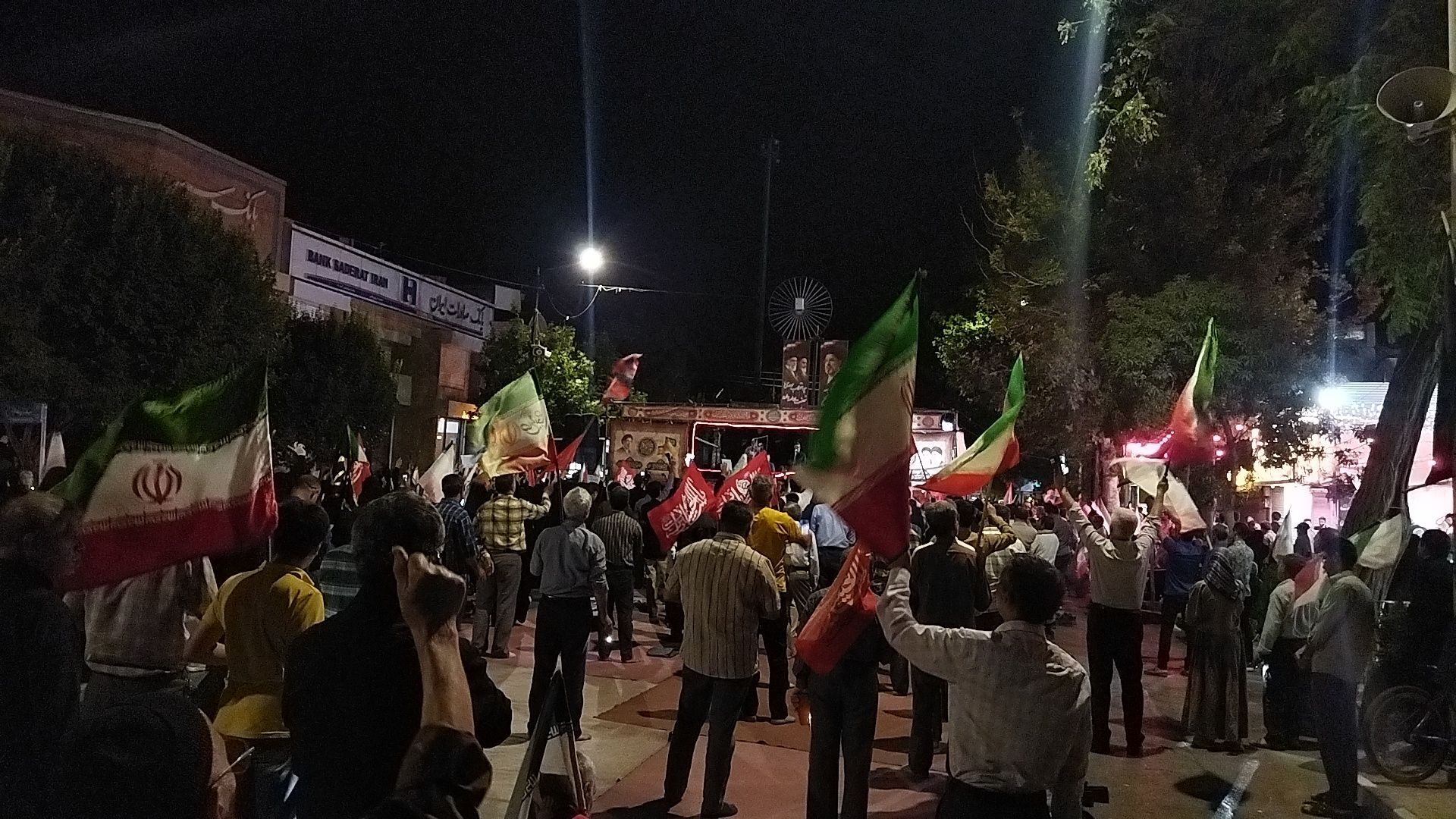 شبِ اشک و عرفان در حسینیه امام خمینی