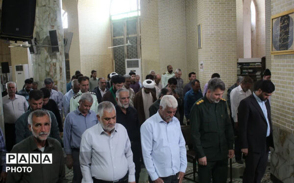 برپایی میز خدمت اداره تعاون، کار و رفاه اجتماعی در نماز جمعه شهرستان خاتم
