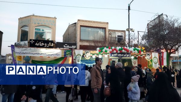 حضور مردم در مهمانی کیلومتری اعیاد شعبانیه نیشابور