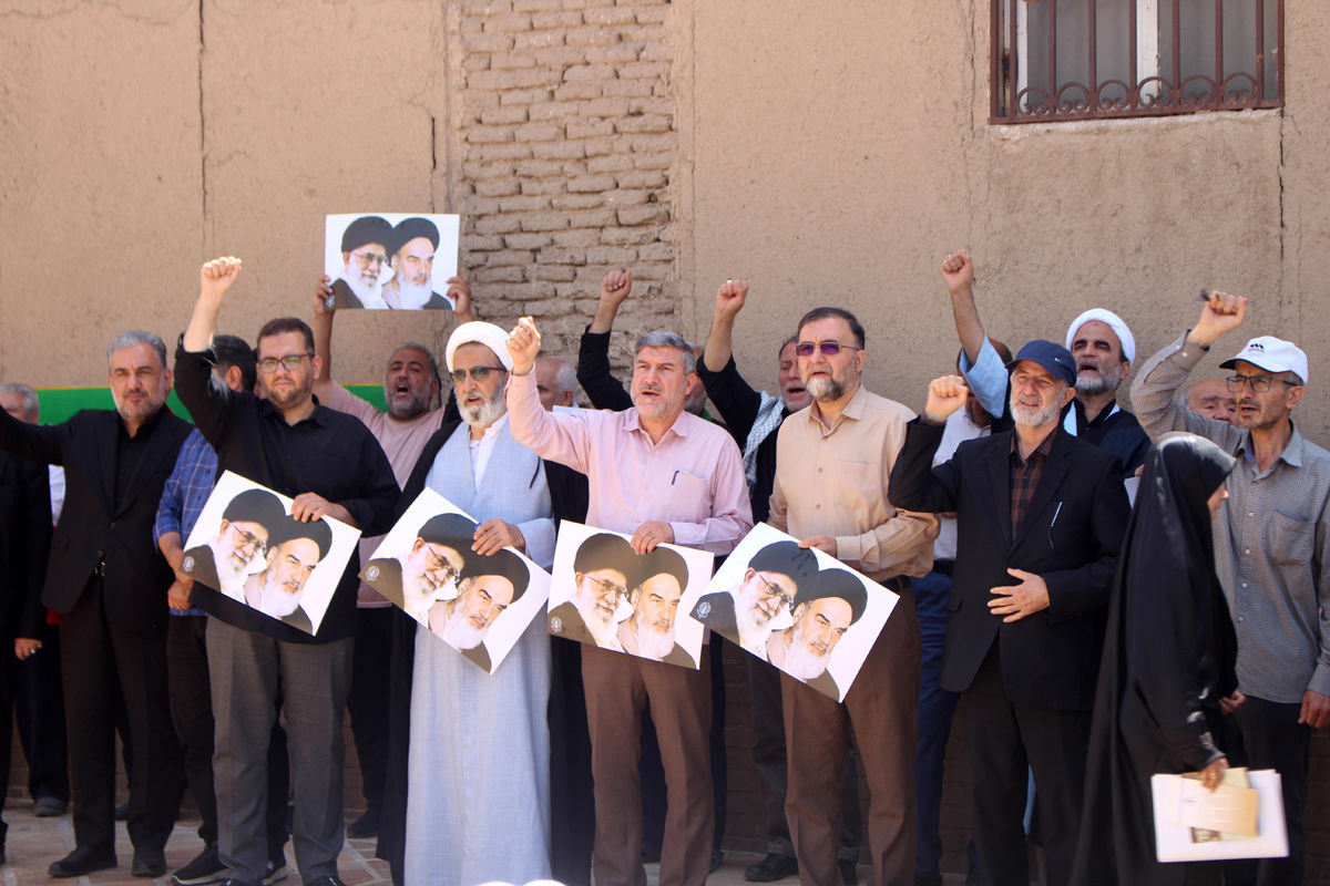 اجتماع مردم قم به‌مناسبت قیام 15 خرداد در مقابل بیت تاریخی امام خمینی(ره)