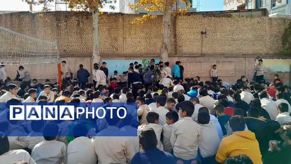 حضور خواهر شهید و راوی جنگ در مدرسه ابوریحان بیرونی 