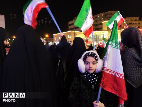 حضور پر صلابت مردم مشهد در راهپیمایی عزاداری 