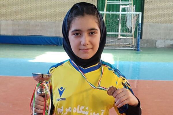 مسابقه فوتسال دانش‌آموزی دختران ابتدایی در بهارستان دو