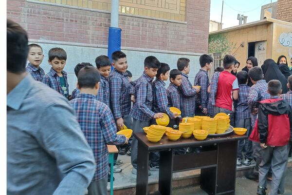 دانش‌آموزان دبستان علامه طباطبایی پیشوا در سوگ مادر عالم خلقت