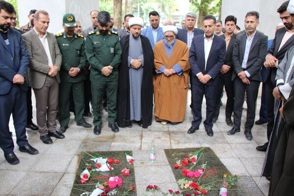 غبارروبی و عطر افشانی مزار شهدا در سملقان