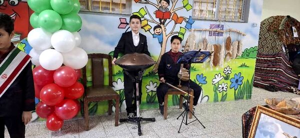 خلاقیت هنری و فرهنگی دبستان شهید فکوری در «هفته ماها»