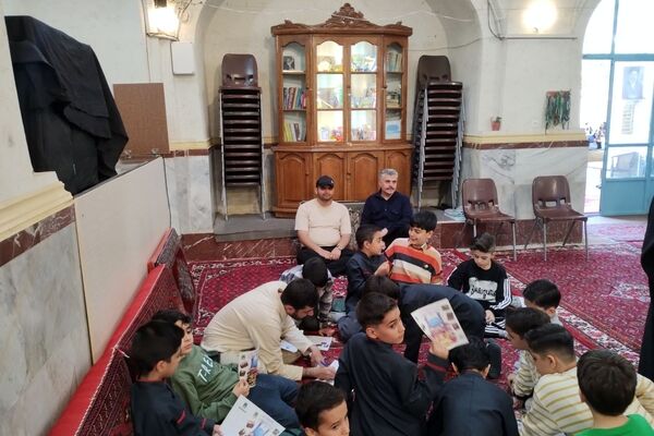  دانش‌آموزان همدانی یاد شهدای میناب را گرامی داشتند