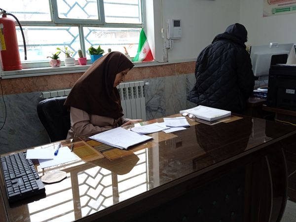 اعلام نتایج امتحانات نوبت اول دبیرستان عزت طلایی به والدین دانش آموزان 