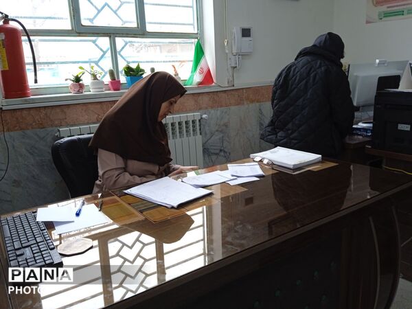 اعلام نتایج امتحانات نوبت اول دبیرستان عزت طلایی به والدین دانش آموزان 