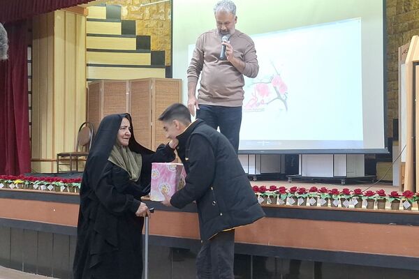 جشن میلاد بانوی دو عالم و گرامیداشت مقام مادر در دبیرستان رازی شیراز 