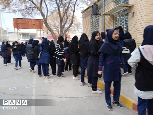 اعلام نتایج امتحانات نوبت اول دبیرستان عزت طلایی به والدین دانش آموزان 