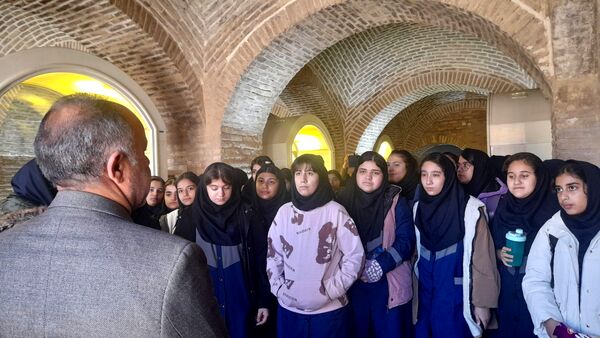 فلک‌الافلاک میزبان دانش‌آموزان‌دبیرستان‌ریحانه