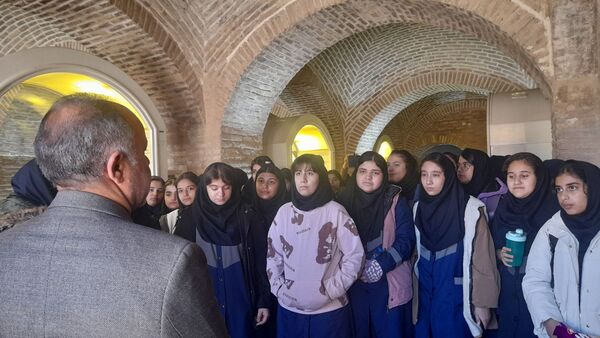 فلک‌الافلاک میزبان دانش‌آموزان‌دبیرستان‌ریحانه