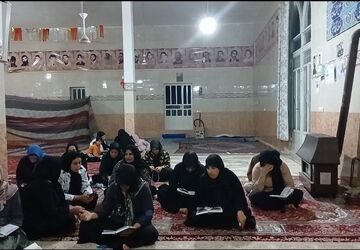 طنین دعای کمیل درمسجد صاحب‌الزمان (عج)روستای اولادقباد به نیت پیروزی رزمندگان اسلام