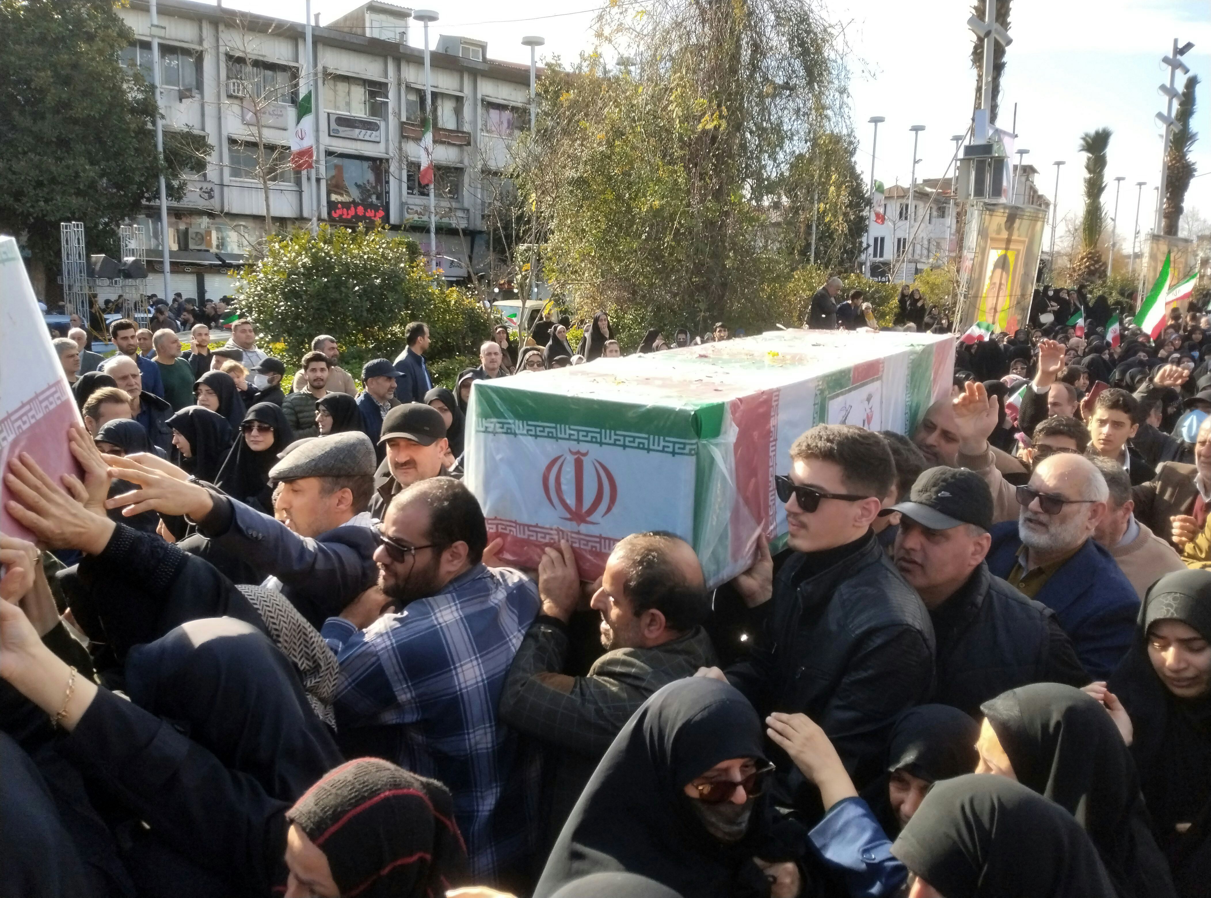 تشییع پیکر 7 شهید امنیت در رشت