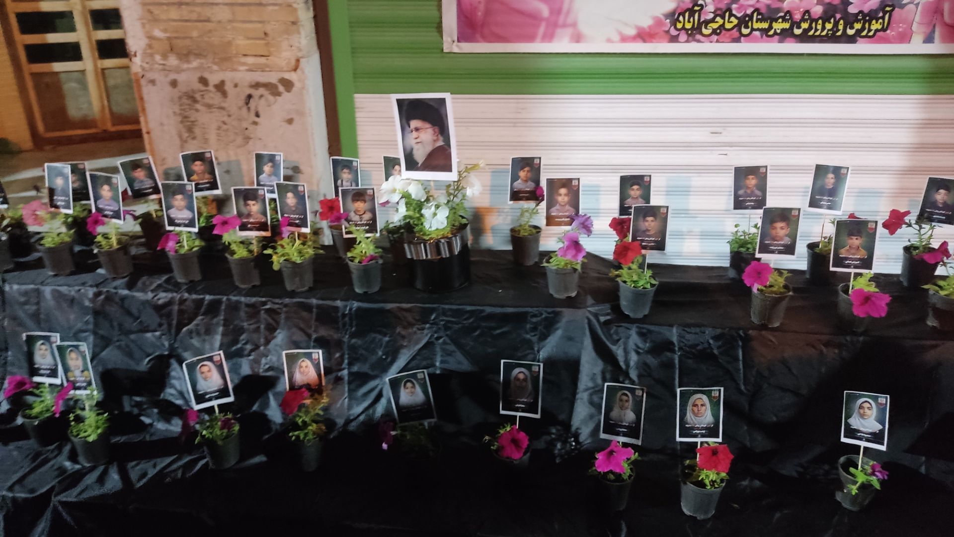 چهلمین روز شهادت رهبر شهید و دانش‌آموزان مدرسه شجره طیبه میناب