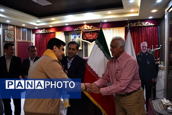 جلسه دانش‌آموزان نخبه عشایر فارس در طرح بنیاد پروفسور مهبودی