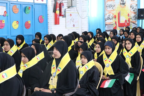 همایش یاوران انقلاب دانش‌آموزان مدارس عشایری شهرستان‌ جیرفت 