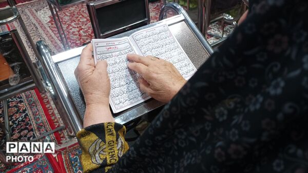 قرائت قرآن همزمان با اولین روز شهادت رهبر معظم انقلاب