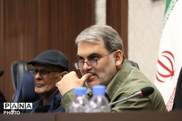 نشست معاون وزیر فرهنگ و ارشاد اسلامی با جامعه هنری تربت حیدریه 
