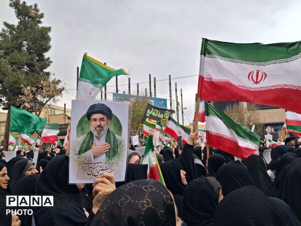 اجتماع بزرگ مردم نیشابور برای بیعت با سومین رهبر جمهوری اسلامی ایران 